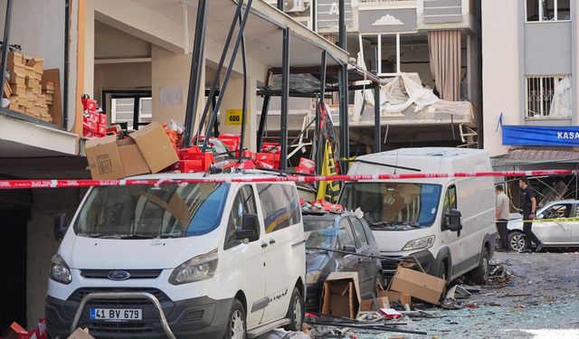 İzmir'de patlamanın olduğu sokakta zarar tespit çalışmalarına başlandı