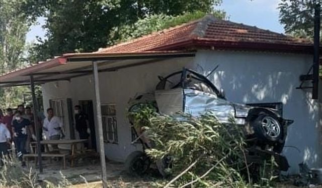 Muğla'da devrilen otomobilin sürücüsü hayatını kaybetti