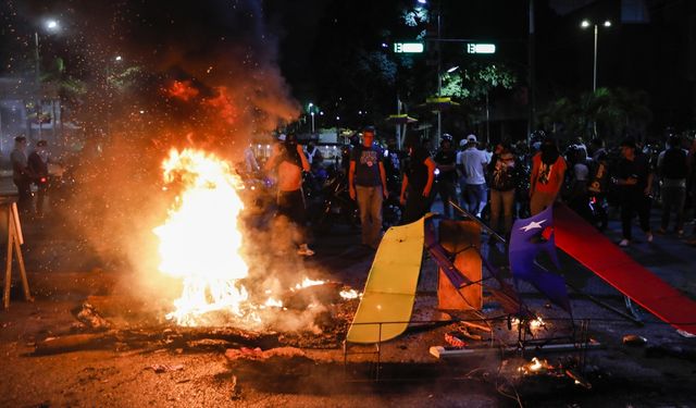 Protestolarda altı kişi öldü