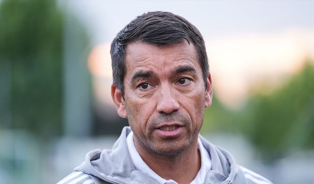 Van Bronckhorst: Sezona daha iyi hazırlanmış olacağız