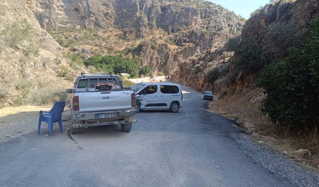 Adıyaman'da iki hafif ticari araç çarpıştı: 8 yaralı