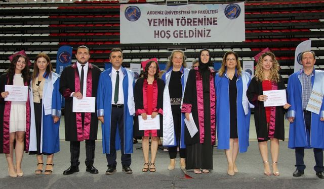 Akdeniz Üniversitesi'nde 293 genç hekim yemin etti