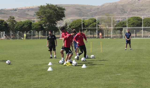 Bülent Uygun: Hiçbir futbolcuya değerinden fazla vermek tarafında değiliz