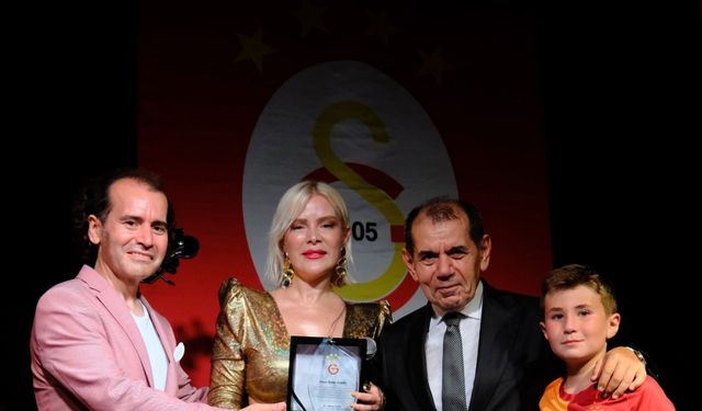 Dursun Özbek ve şampiyonluk kupası Antalya'da