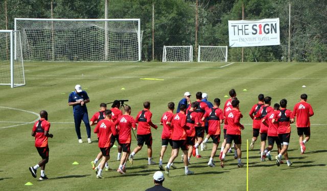 Gaziantep FK, sabah antrenmanında top ve istasyon çalışması yaptı