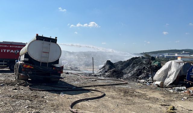 Geri dönüşüm deposunda çıkan yangın söndürüldü