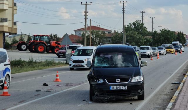 Hafif ticari aracın çarptığı bisikletli emekli polis öldü