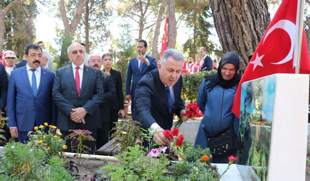 İzmir'de 15 Temmuz şehitleri törenle anıldı