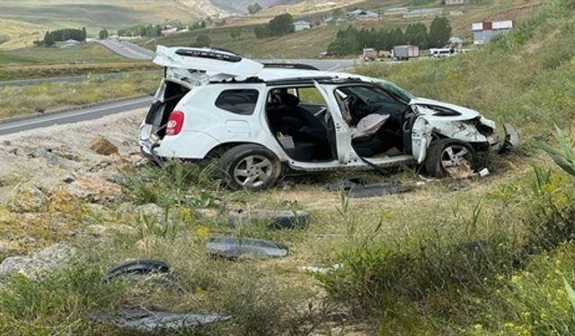 Kara yolundaki çukura giren otomobil, istinat duvarını aştı: 3 ağır yaralı