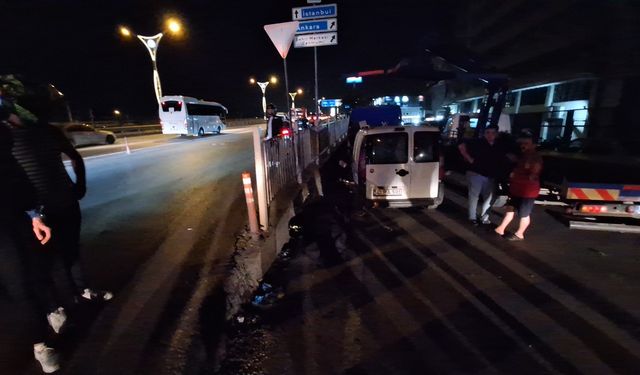 Motosiklet park halindeki araçla duvar arasında sıkıştı: 1 ölü, 1 yaralı