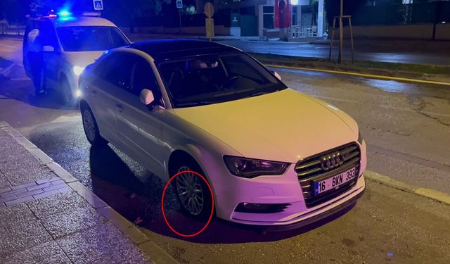 Otomobilini polislerin üzerine sürüp, patlak lastikle 8 kilometre kaçtı