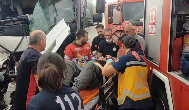 Sakarya’da 4 araç birbirine girdi; aynı aileden 3 kişi yaralandı