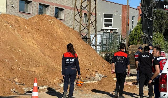 Tekirdağ'da Altyapı çalışmasında toprak kaydı; 1 ölü, 2 yaralı