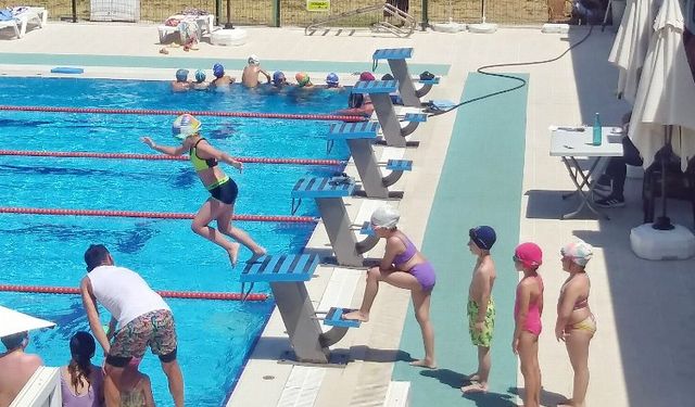 Bursa Mudanya'da yüzme kurslarına yoğun ilgi