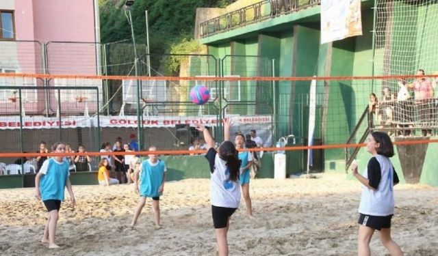 Gölcük'te Plaj Voleybolu heyecanı başlıyor