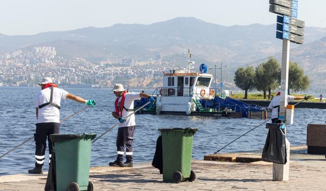 Deniz süpürgeleri ve yüzen bariyerler temiz Körfez için iş başında