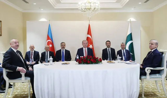 Erdoğan, Aliyev ve Şerif Kazakistan'da Bir Araya Geldi