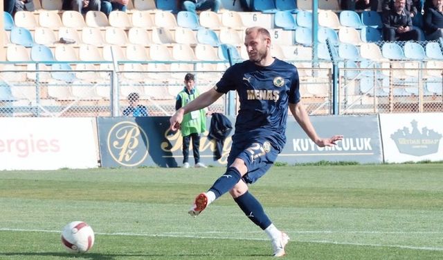 Menemen FK'nın yeni hocası forvet Sedat'ı gönderdi