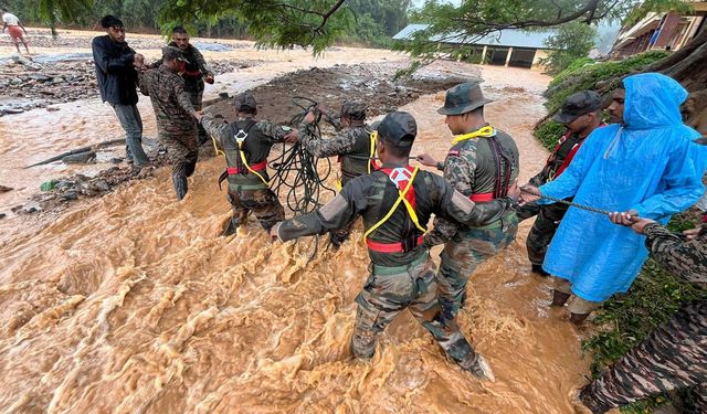 Heyelan felaketinde can kaybı 151'e yükseldi