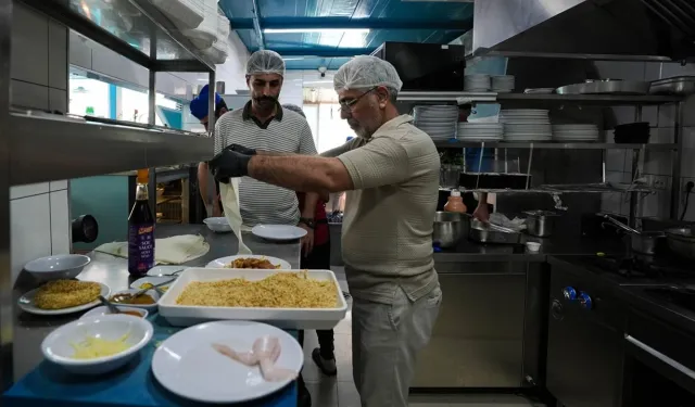 İzmir'de Balık Restoranı Levrek'ten Gevrek Yapıyor