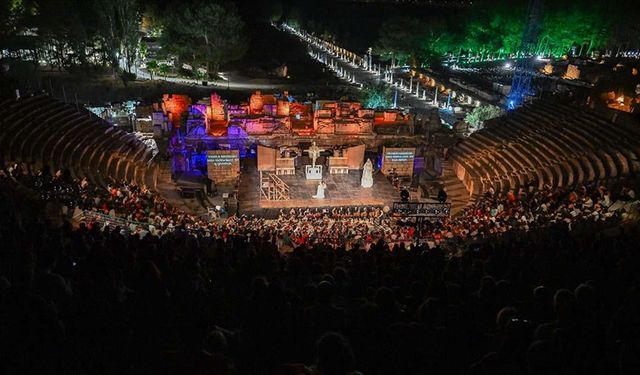 7. Uluslararası Efes Opera ve Bale Festivali "Zorba" balesiyle sona erdi