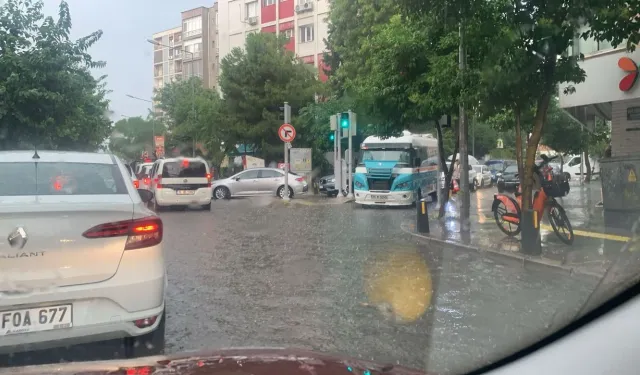 İzmir'i Yaz Yağmuru Vurdu