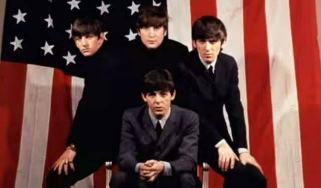 Beatles'ın 60 yıllık peruğu açık artırmada!