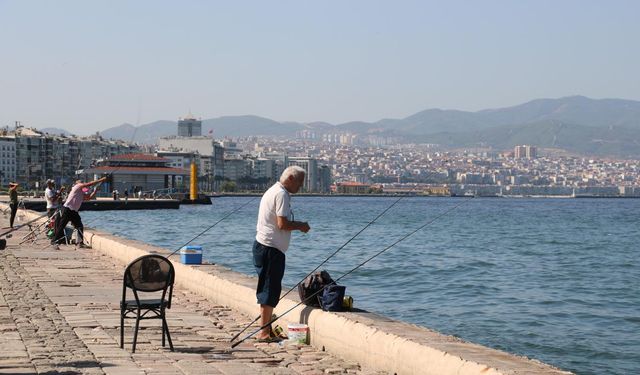 Kordon'da ölü balık kokusunda av!