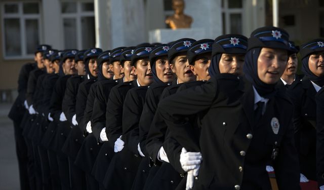 198 kadın polis ant içti