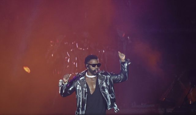 Amerikalı müzisyen Jason Derulo İstanbul Festivali'nde müzikseverlerle buluştu