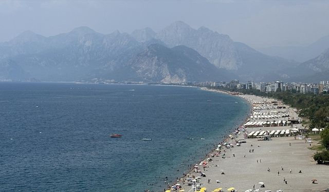 Antalya'da hava sıcaklığı 3 ila 5 derece artacak