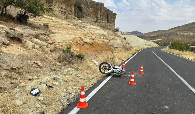 Devrilen motosikletteki çocuklar öldü