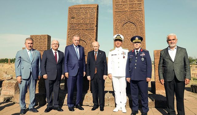 Erdoğan, Ahlat'ta Selçuklu mezarlığını ziyaret etti