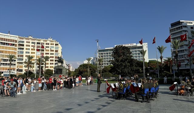 İzmir'de askeri bandodan Zafer Bayramı'na özel konser