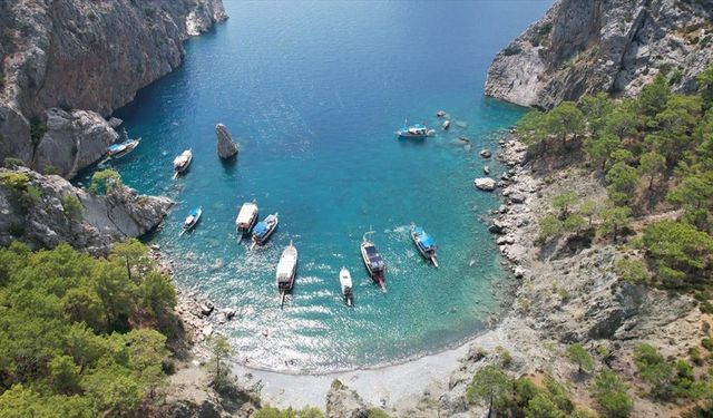 Olimpos ve Adrasan'ın koyları doğa tutkunlarını ağırlıyor