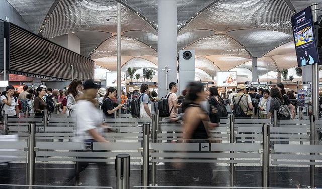 Türkiye'deki yolcuların yüzde 55'i, İstanbul havalimanlarından uçtu