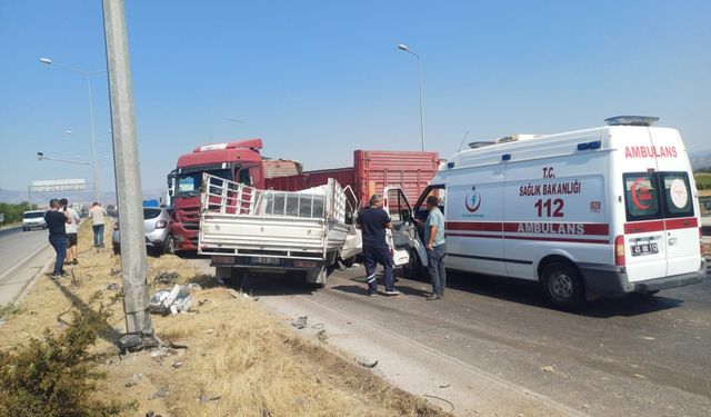 Zincirleme trafik kazasında üç kişi yaralandı