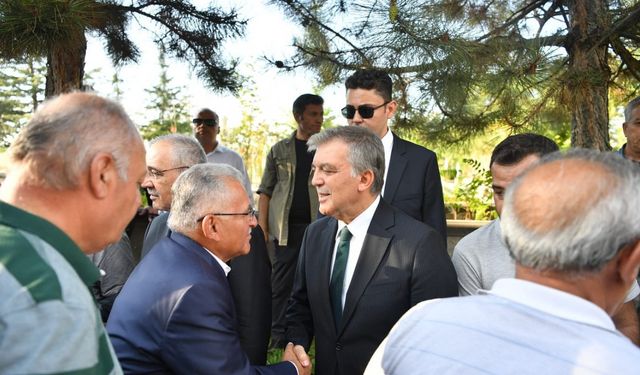 Abdullah Gül, halasının cenazesine katıldı