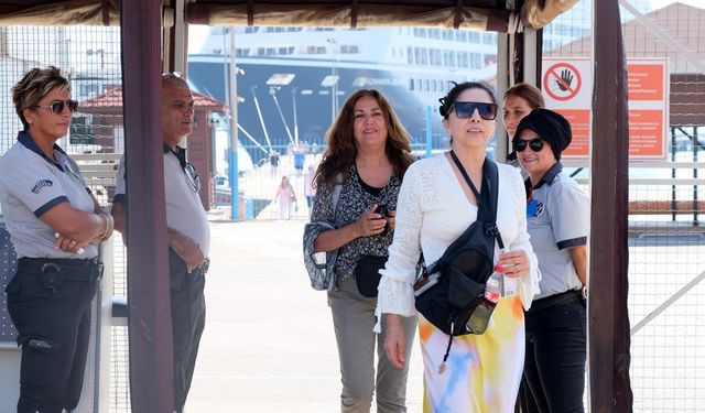 Alanya'ya kruvaziyerle 676 turist geldi