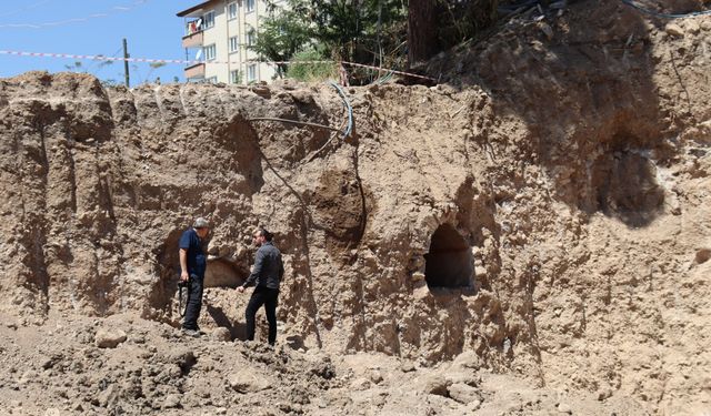 Amasya’da temel kazısında Roma dönemine ait 3 eski mezar bulundu