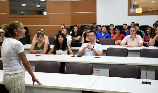 Bornova'da belediye çalışanlarına uyuşturucuyla mücadele semineri