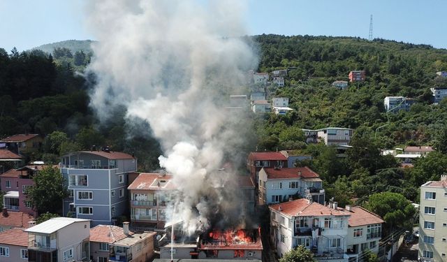 Bursa’da 3 katlı binada yangın