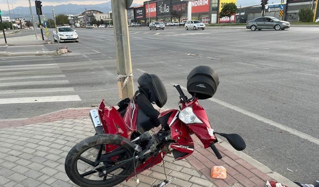 Bursa'da otomobil ile motosiklet çarpıştı: 4 yaralı