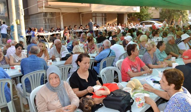 Çorumlular aşure ikram etti