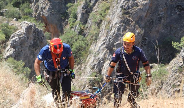 Denizli'de otomobil uçuruma yuvarlandı: 4 ölü