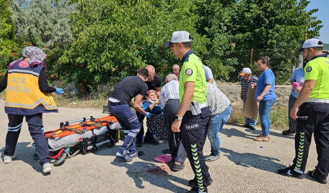 Elektrikli motosikletten düşüp yaralandı