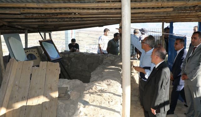 Harput Kalesi’ndeki çalışmaları inceledi