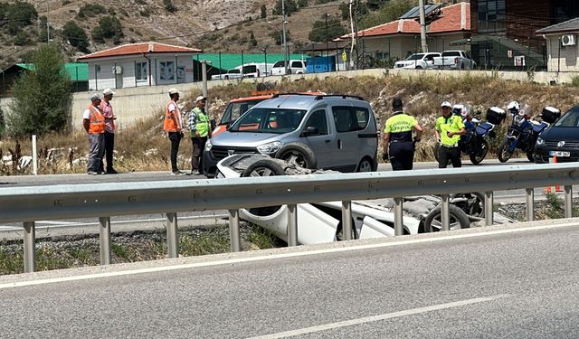 Kanala düşen otomobil takla attı: 2'si çocuk 7 yaralı