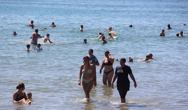 Kandıra’da 2 plaj hariç denize girme yasağına devam