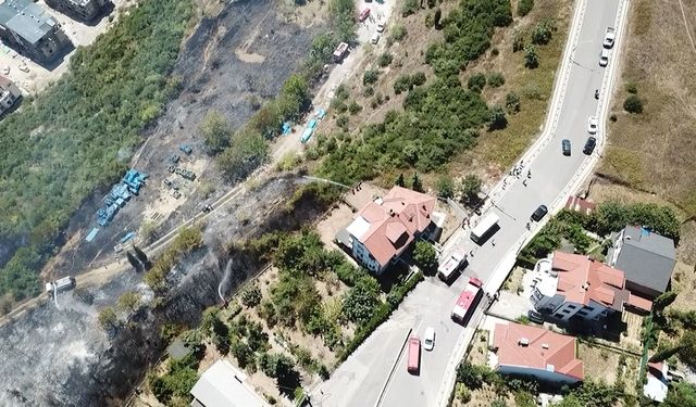 Kocaeli'de ağaçlık ve çalılık bölgede yangın; 60 dönüm alan zarar gördü